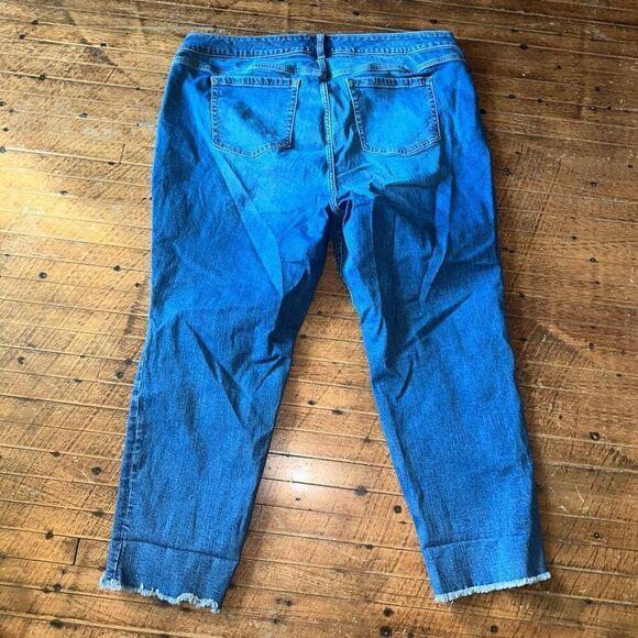 Torrid distressed raw hem 22 Boyfriend vintage stretch jeans - Picture 4 of 4